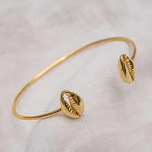 Load image into Gallery viewer, CANTIK Cowry Shell Gold Bangle