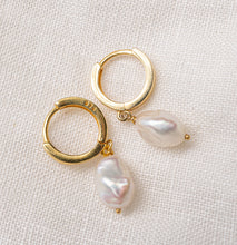 Load image into Gallery viewer, Mutiara Pearl Hoops