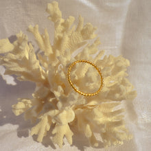 Load image into Gallery viewer, Simple Gold twist ring